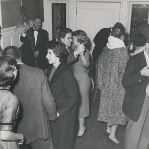 圣博彩平台网址大全Psi Upsilon举办的派对(摄影师不详，1958年)
